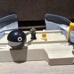 Nintendo Mattel Hot Wheels Mario Kart Chain Chomp Track Set Spinning Chain Chomp